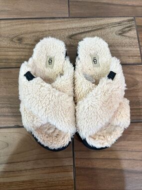 UGG fuzz sugar Plush Crossband Shearling Slide - Cream size 8